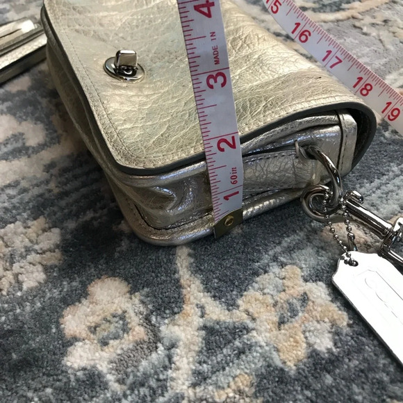 Coach metallic vintage turnlock - Picture 5 of 6